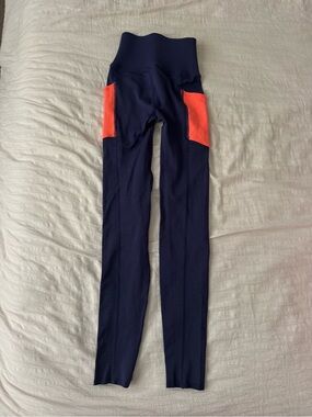 Women’s Fabletics SculpKnit Navy Leggings with Coral Pocket Panels XS